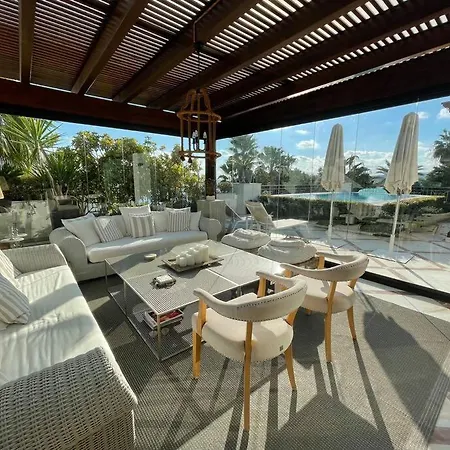 Luxurious And Light 3 Bedroom Penthouse *