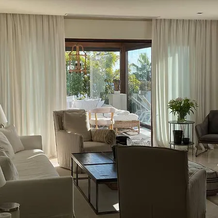 Apartment Luxurious And Light 3 Bedroom Penthouse *