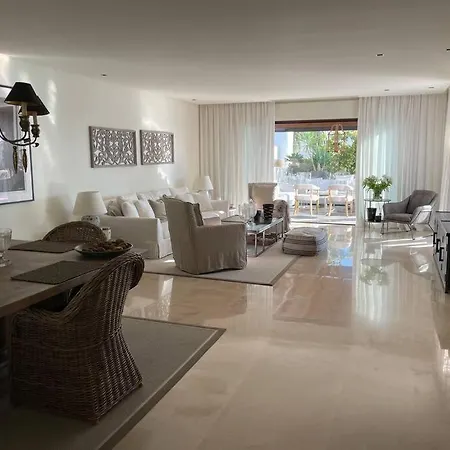 Apartment Luxurious And Light 3 Bedroom Penthouse *