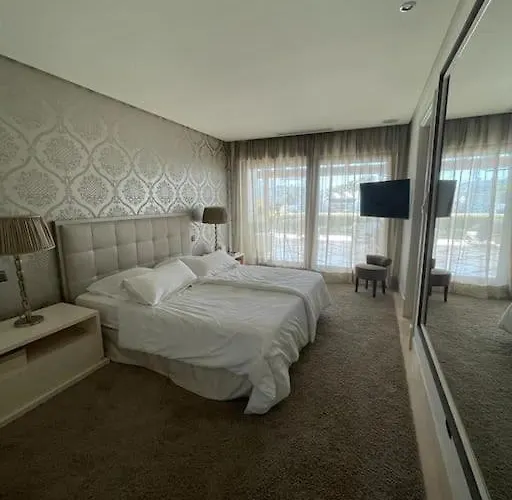 Luxurious And Light 3 Bedroom Penthouse * 埃斯特波纳