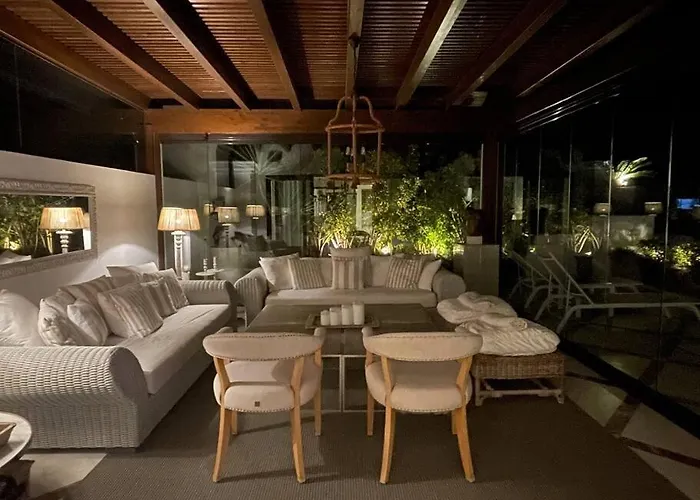 公寓 Luxurious And Light 3 Bedroom Penthouse 埃斯特波纳