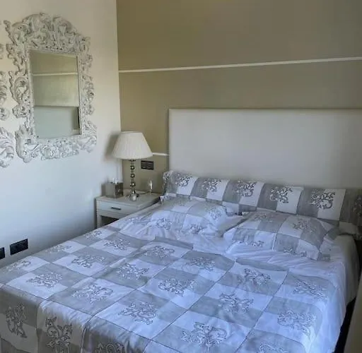 Luxurious And Light 3 Bedroom Penthouse *