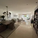 Luxurious&light 3 Bedroom Penthouse *