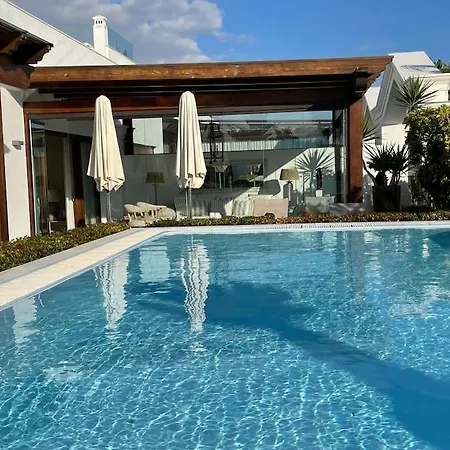 Luxurious And Light 3 Bedroom Penthouse