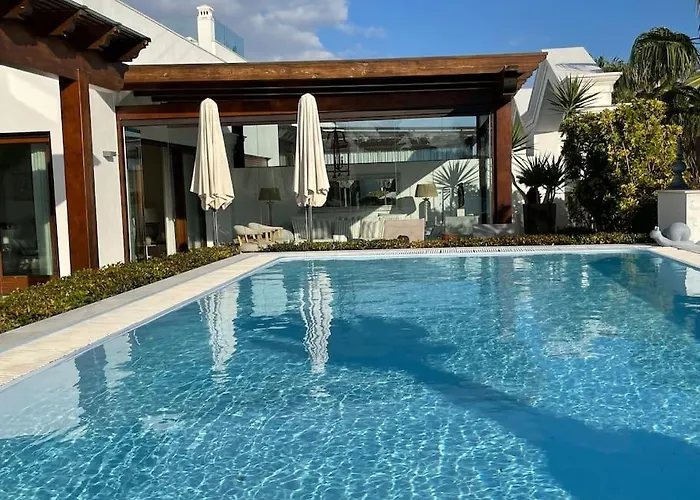 Luxurious And Light 3 Bedroom Penthouse