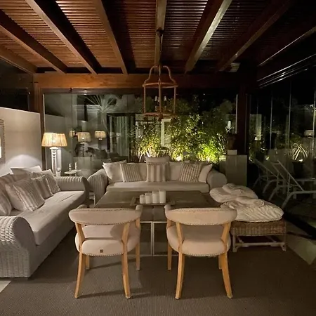 דירה Luxurious And Light 3 Bedroom Penthouse אסטפונה