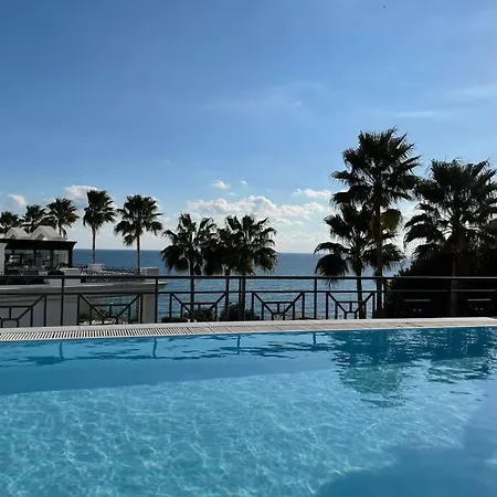 Luxurious And Light 3 Bedroom Penthouse דירה אסטפונה