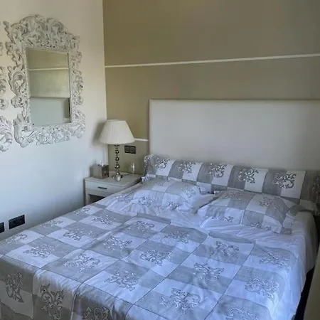 Luxurious And Light 3 Bedroom Penthouse *