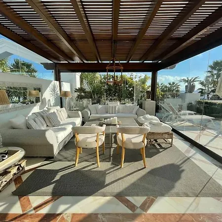 דירה Luxurious And Light 3 Bedroom Penthouse אסטפונה