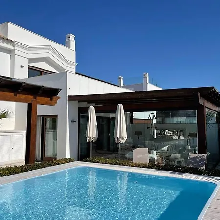 Luxurious And Light 3 Bedroom Penthouse אסטפונה